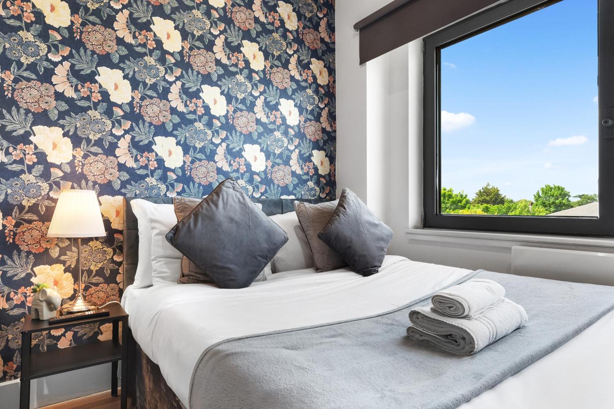 Modern One Bedroom Flat - Sleeps 5 -Near Heathrow - London Ub3 Экстерьер фото