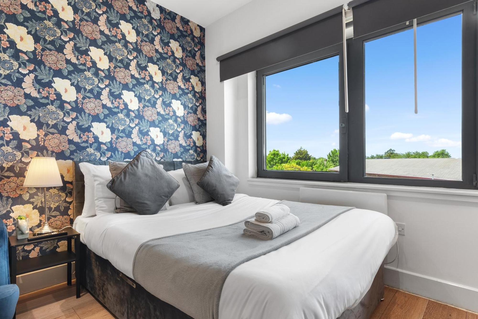 Modern One Bedroom Flat - Sleeps 5 -Near Heathrow - London Ub3 Экстерьер фото