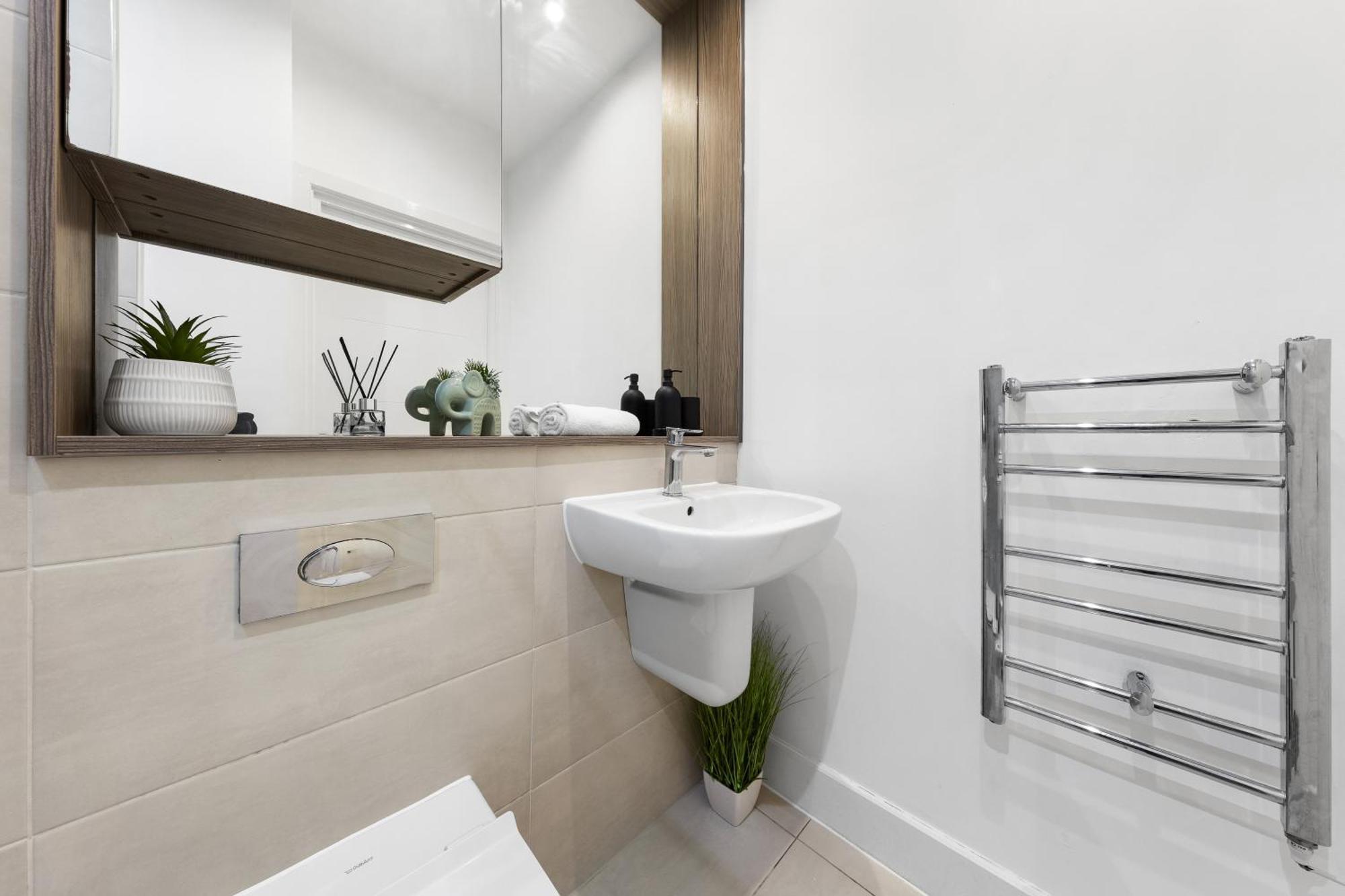 Modern One Bedroom Flat - Sleeps 5 -Near Heathrow - London Ub3 Экстерьер фото